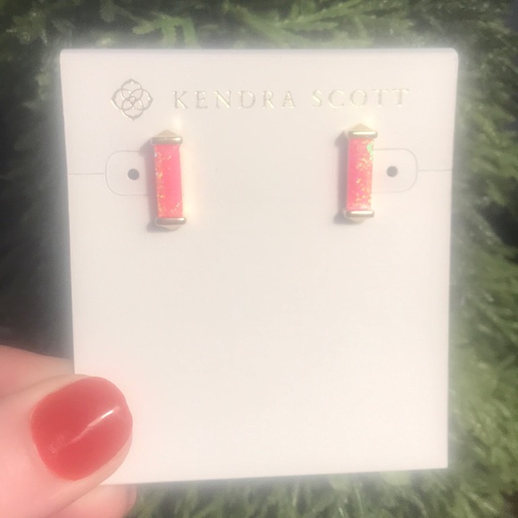 NWT Kendra Scott Fletcher’s Hot Pink Kyocera Opal - Picture 6 of 6
